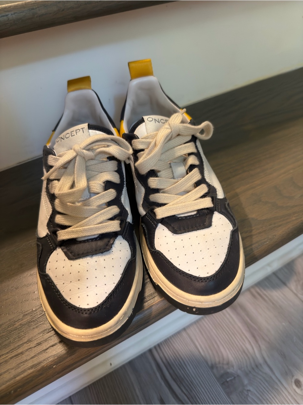 Women’s Low-Top leather Sneakers in White, Navy & Yellow — Concept
